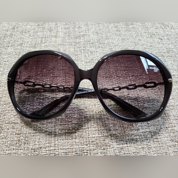 NEW SWAROVSKI COSMOPOLITAN SUNGLASSES. Cleaning cloth and case included.